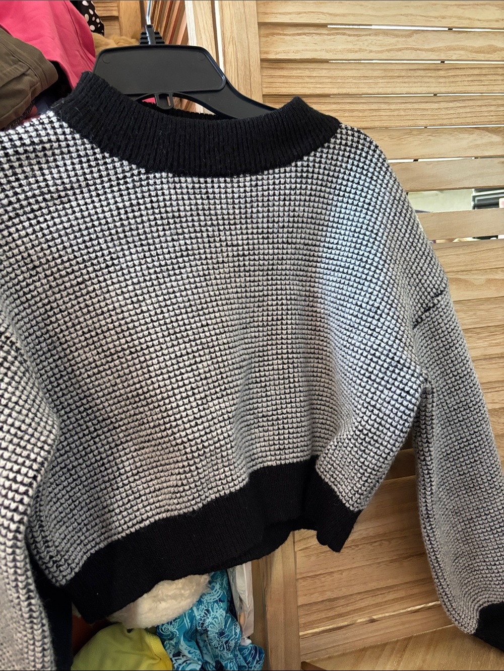 SHEIN Black & Gray Waffle Knit Cropped Heavy Weight Crew Sweater Medium
